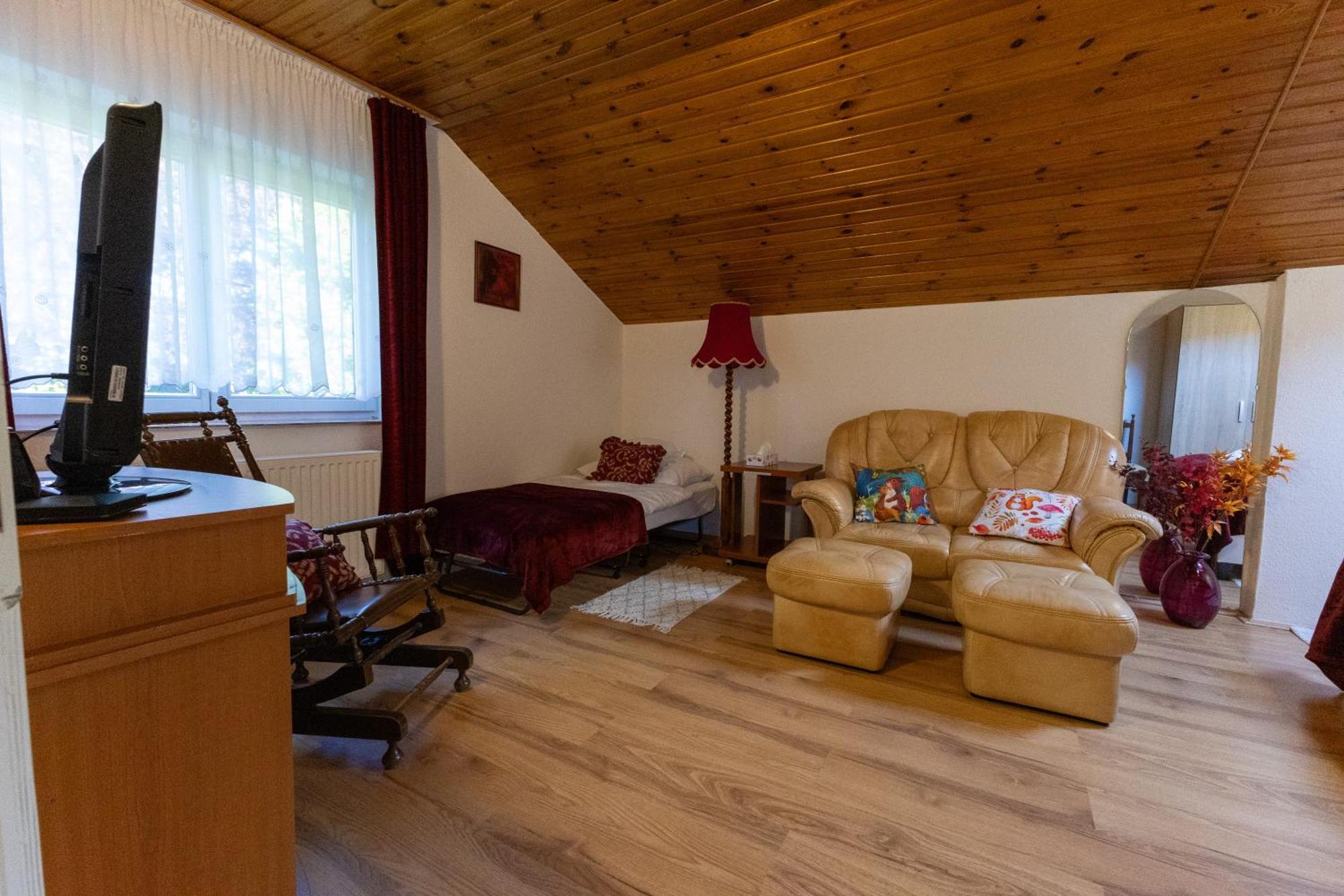 Kismokus Apartman Eger Eksteriør billede